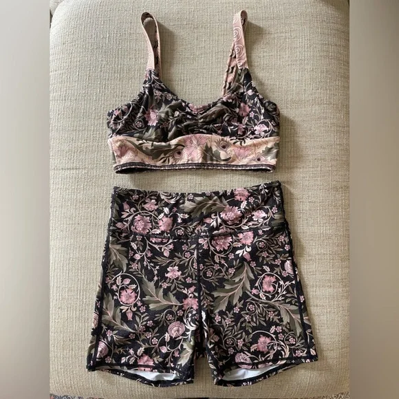 Spell Oasis Workout Set - Picture 2 of 5